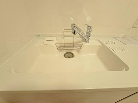 キッチンの水栓には、浄水器を標準装備。水道水をそのまま飲むことができ、お米などをおいしく炊くことも可能です。
