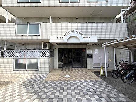 居住者の帰り、訪れる方を優しく迎えてくれるエントランスです。