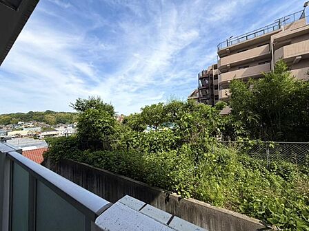 この街ならではの美しい風景と、ここから紡がれる物語が始まります。