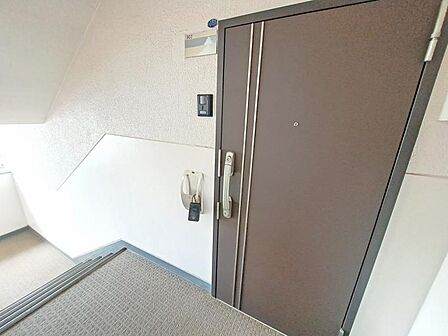 居住者の帰り、訪れる方を優しく迎えてくれるエントランスです。