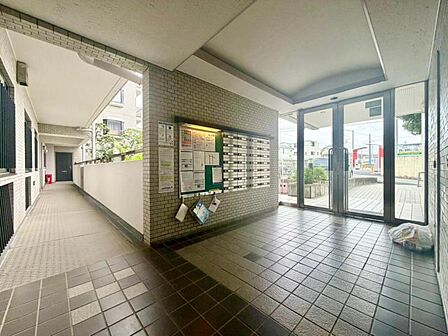 管理の行き届いた清潔感のあるロビー。毎日帰ってくるのが楽しみになります。