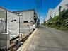 外観：前面道路は車通りの少ない道です。小さなお子様も安心してお過ごしいただけます。現地外観写真（2026.9.4撮影）