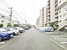 駐車場：広々とした玄関で大切なお客様をお出迎え。明るく気持ちの良い玄関は気持ちが盛り上がります。
