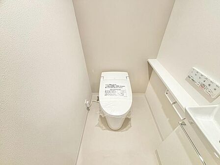 毎日使う場所だからこそ、使い勝手を考慮しました。白を基調に、飽きのこない空間は質感豊かな仕上がりとなっております。