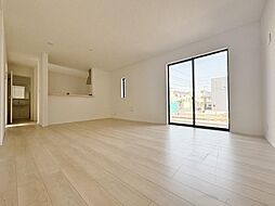 2階建てゆとりの間取り　カースペース2台