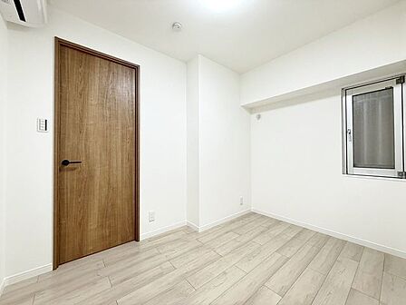 「居室」お子様の成長に合わせて机やベットを自由にレイアウトできるようにと、小さな自立心を育むお部屋作りを見越してご覧下さい。