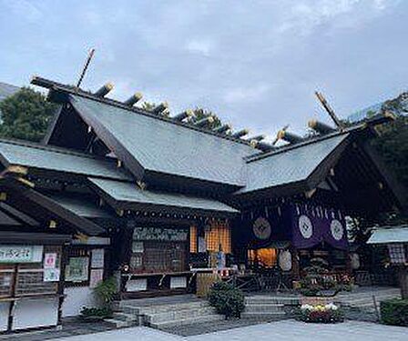 徒歩5分。東京大神宮 350m