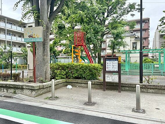 徒歩3分。道上...