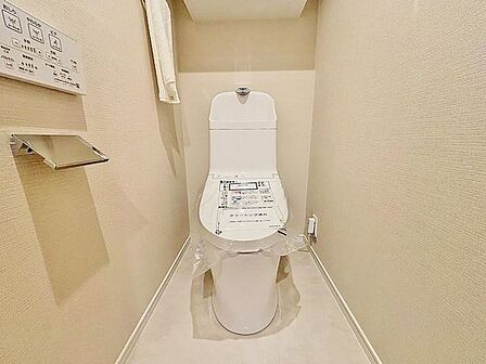 「リフォーム済・トイレ」トイレ関係の設備も一新されています。もちろん温水洗浄機能付き便座です。