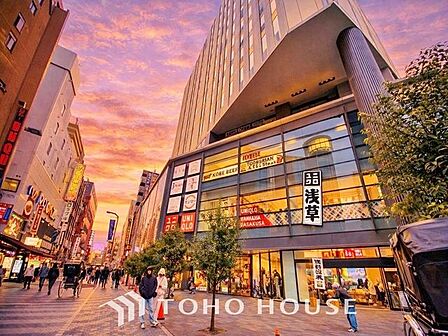 ユニクロ 浅草店 1260m