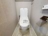 トイレ：「リフォーム済・トイレ」トイレ関係の設備も一新されています。もちろん温水洗浄機能付き便座です。気になる水周り関係は全て新しくなっていますので、気持ちよく新生活が始められます。