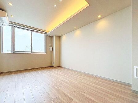 「ナチュラルテイスト×ダウンライト」天井に埋込タイプのダウンライトは、室内を広く感じさせ、お部屋を柔らかく照らし、上品な雰囲気を造ります。