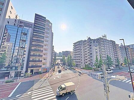 「眺望」穏やかな街並みを一望しながら、爽やかな風と柔らかく降り注ぐ陽光を感じて頂けます。
