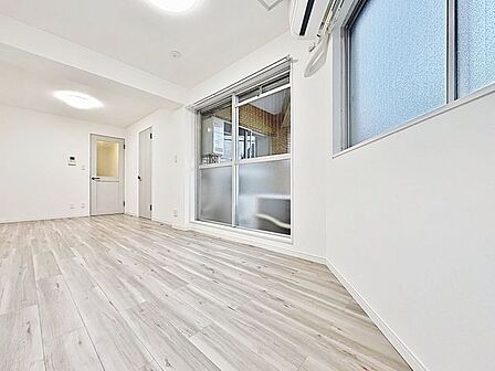 「会話弾むダイニング」明るく穏やかなダイニング空間で、飲んだり、食べたり、笑ったり。会話が広がります。