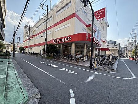 徒歩3分。Olympic三ノ輪店 220m