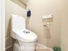 トイレ：「リフォーム済・トイレ」トイレ関係の設備も一新されています。もちろん温水洗浄機能付き便座です。気になる水周り関係は全て新しくなっていますので、気持ちよく新生活が始められます。