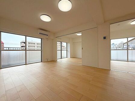 「エアコン付きです。」お部屋の雰囲気や、広さに合わせた家具をセレクトしています。お好みのインテリアをプラスしてリビングを彩ってください。