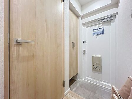「自分ライクな玄関をお造り下さい」玄関スペースには、季節の飾り付けやお花、写真などが飾れて、自分好みにアレンジできます。