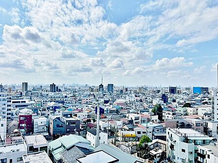 「眺望」穏やかな街並みを一望しながら、爽やかな風と柔らかく降り注ぐ陽光を感じて頂けます。