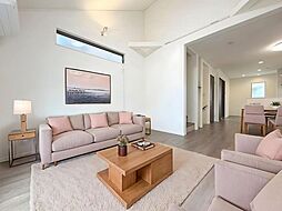 ロフト付き リモートワーク部屋にも 穏やかな街の明るい家