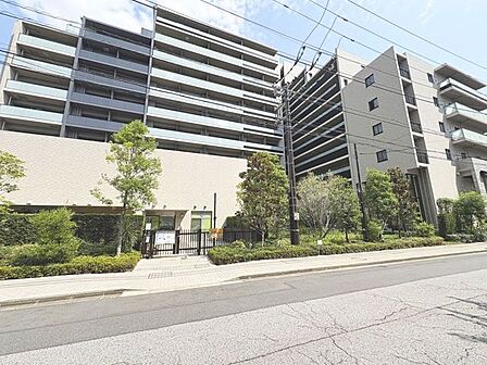 「リビオシティ南砂町ステーションサイト」9階部分の眺望良好のお部屋。充実した共有スペース有り。快適な理想の暮らしの実現は、そこで暮らす方々にとって素敵な環境であることも挙げられると思います。