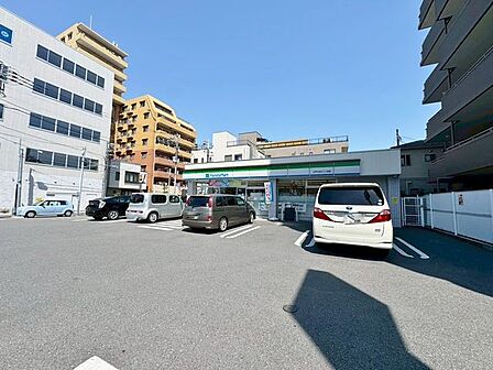 ファミリーマート江戸川松江三丁目店 徒歩3分。 220m