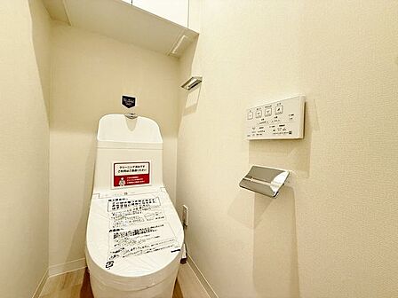 「リフォーム済・トイレ」トイレ関係の設備も一新されています。もちろん温水洗浄機能付き便座です。