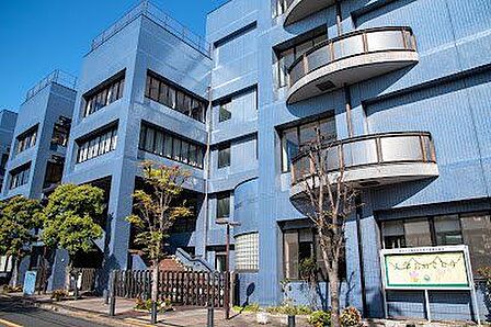 徒歩10分。荒川区立原中学校 760m
