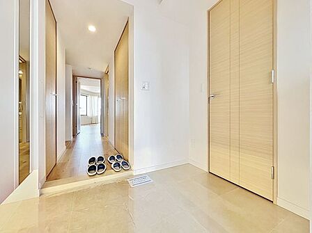 「玄関」家の中でお客様を迎える最初の場所である玄関。豊富な玄関収納で、常に綺麗に保つことが出来ます。