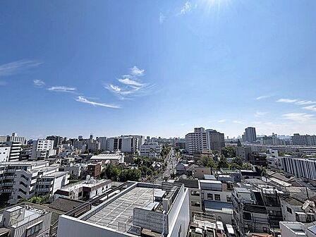「眺望」穏やかな街並みを一望しながら、爽やかな風と柔らかく降り注ぐ陽光を感じて頂けます。