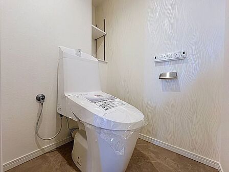「ウォシュレット機能付き」優れた節水効果や汚れが付きにくい便座など、ほしかった機能が揃ったウォシュレット一体型トイレです。