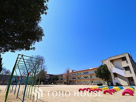 市川市立大和田小学校 徒歩2分。大和田小学校 130m