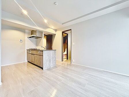 「団欒の場」忙しい朝でも、しっかり家族が揃って食事をして頂けるゆとりある大きさのダイニングスペース。手料理をテーブルで囲む素敵な時間を存分に愉しんで下さい。