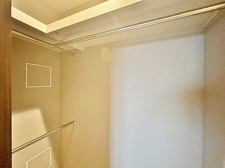 「ウォークインクローゼット」たっぷりと荷物が入るよう、ウォークインクローゼットを完備いたしました。