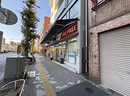 徒歩5分。ウエルシア台東入谷店 330m