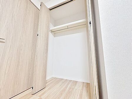 「収納」全ての居室にクローゼットを完備しております。