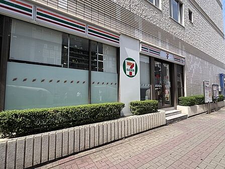 徒歩2分。セブンイレブン一之江駅前店 140m