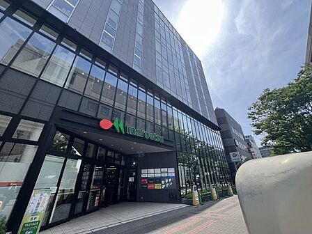 徒歩1分。マルエツ一之江駅前店 60m