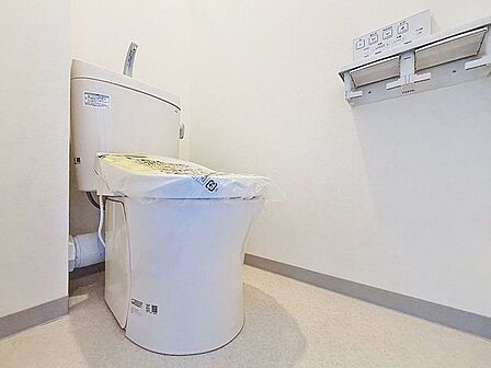 「トイレ」水周りはシンプルに清潔感のあるホワイトで統一しました。