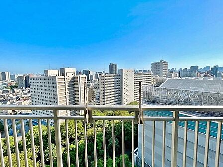 「眺望」心地よい風を感じながら、青空を眺め一息つくことのできる住空間です。