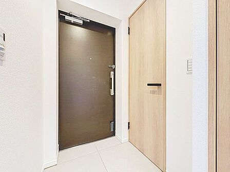 「玄関」家の中でお客様を迎える最初の場所である玄関。豊富な玄関収納で、常に綺麗に保つことが出来ます。