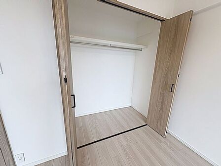 「収納」全ての居室にクローゼットを完備しております。