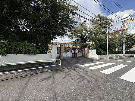 徒歩4分。北区立田端小学校 260m