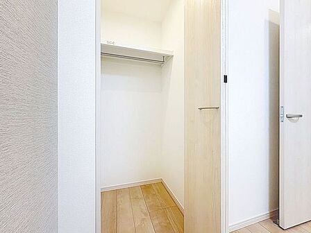 「収納」全ての居室にクローゼットを完備しております。