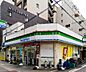 周辺：【コンビニエンスストア】ファミリーマート アメリカ村店まで246ｍ