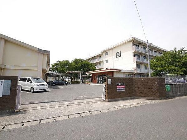 画像17:湯川中学校(960m)