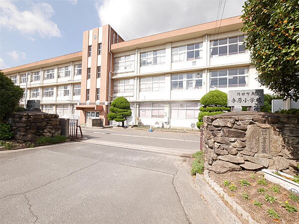 画像13:苅田町立与原小学校(1、070m)