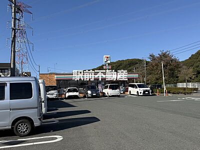 周辺：セブンイレブン小郡美鈴が丘店 