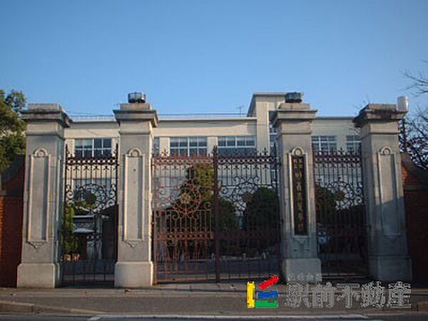 画像12:福岡県立明善高等学校 歴史ある正門