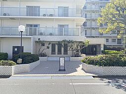 2025年大規模修繕工事（下地補修工事、外壁塗装工事、防水工事）実施済み。定期的な修繕が施されています。